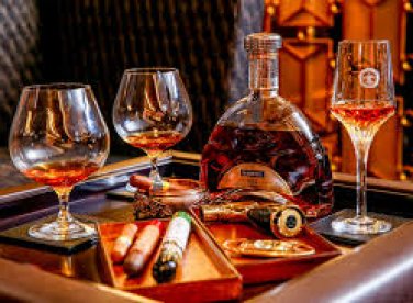 Hút xì gà nên uống với dòng rượu nào ?