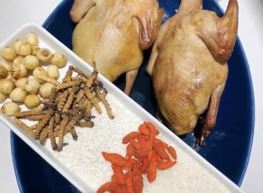 Vì sao đông trùng hạ thảo tự nhiên lại tốt hơn nuôi nhân tạo