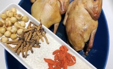 Vì sao đông trùng hạ thảo tự nhiên lại tốt hơn nuôi nhân tạo