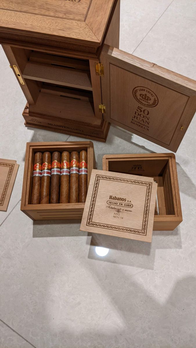 Humidor cigar Aniversario Cubacigar Benelux hộp 50 điếu tại hà nội