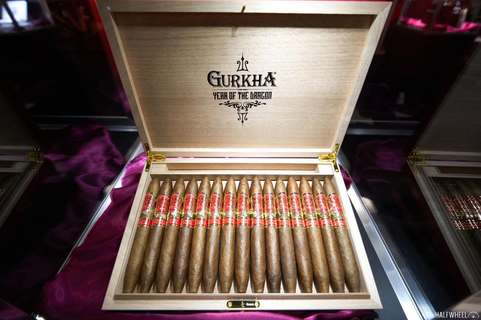 Cigar-Gurkha-Year-of-the-Dragon-2024-ha-nam