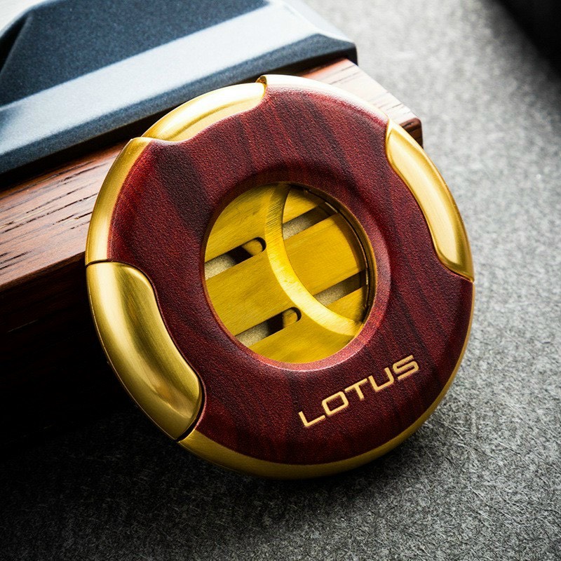 dao cắt xì gà Lotus CUT1005 chính hãng thiết kế độc đáo theo mô phỏng siêu anh hùng Avengers