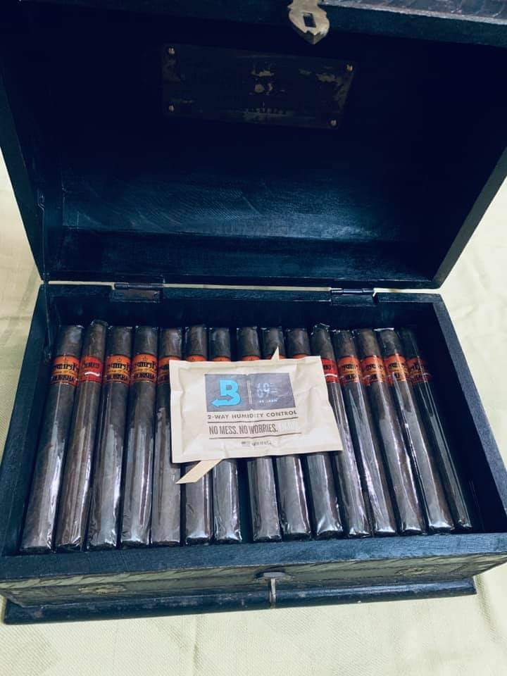 xì gà Gurkha Ghenhis Khan humidor 30 điếu cigar Churchills tại sài gòn