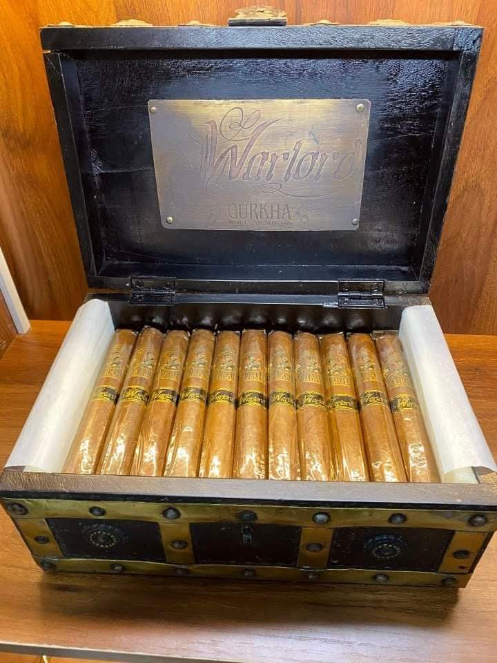 Humidor Gurkha Warlord Box 33 điếu ciga tại hà nội