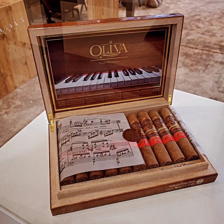 Oliva-Serie-V-Melanio-Edicion-Ano-2024-binh-duong