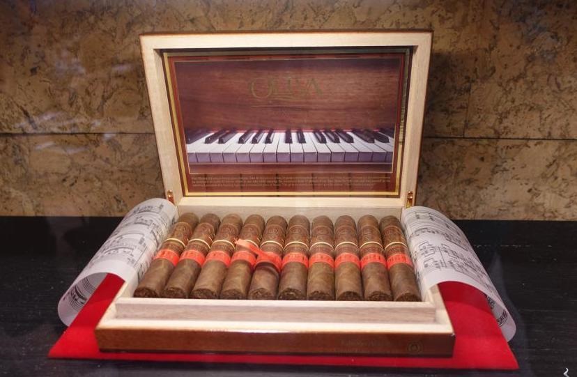 Oliva-Serie-V-Melanio-Edicion-Ano-2024-ho-chi-minh