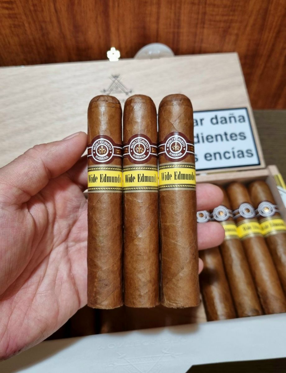 Xì gà Montecristo Wide Edmundo hộp gỗ 25 điếu hà nội