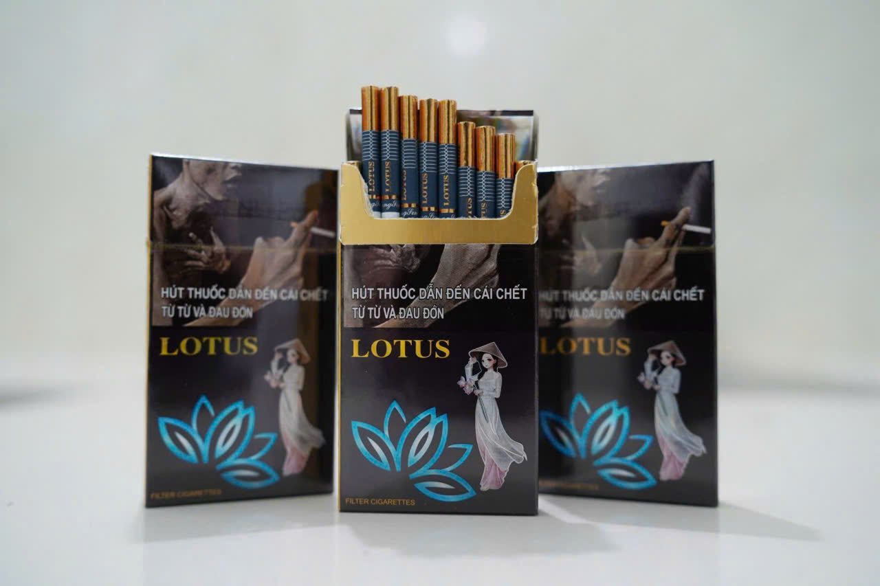 thuoc-la-lotus-slim-co-gai-ao-dai-trang-ha-noi